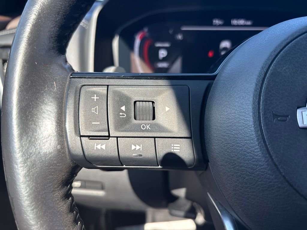 Used 2023 Silver Nissan Platinum image 23