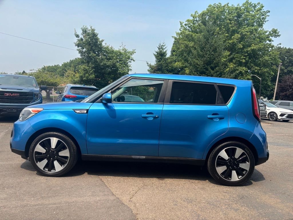 Used 2016 Blue Kia Plus image 5