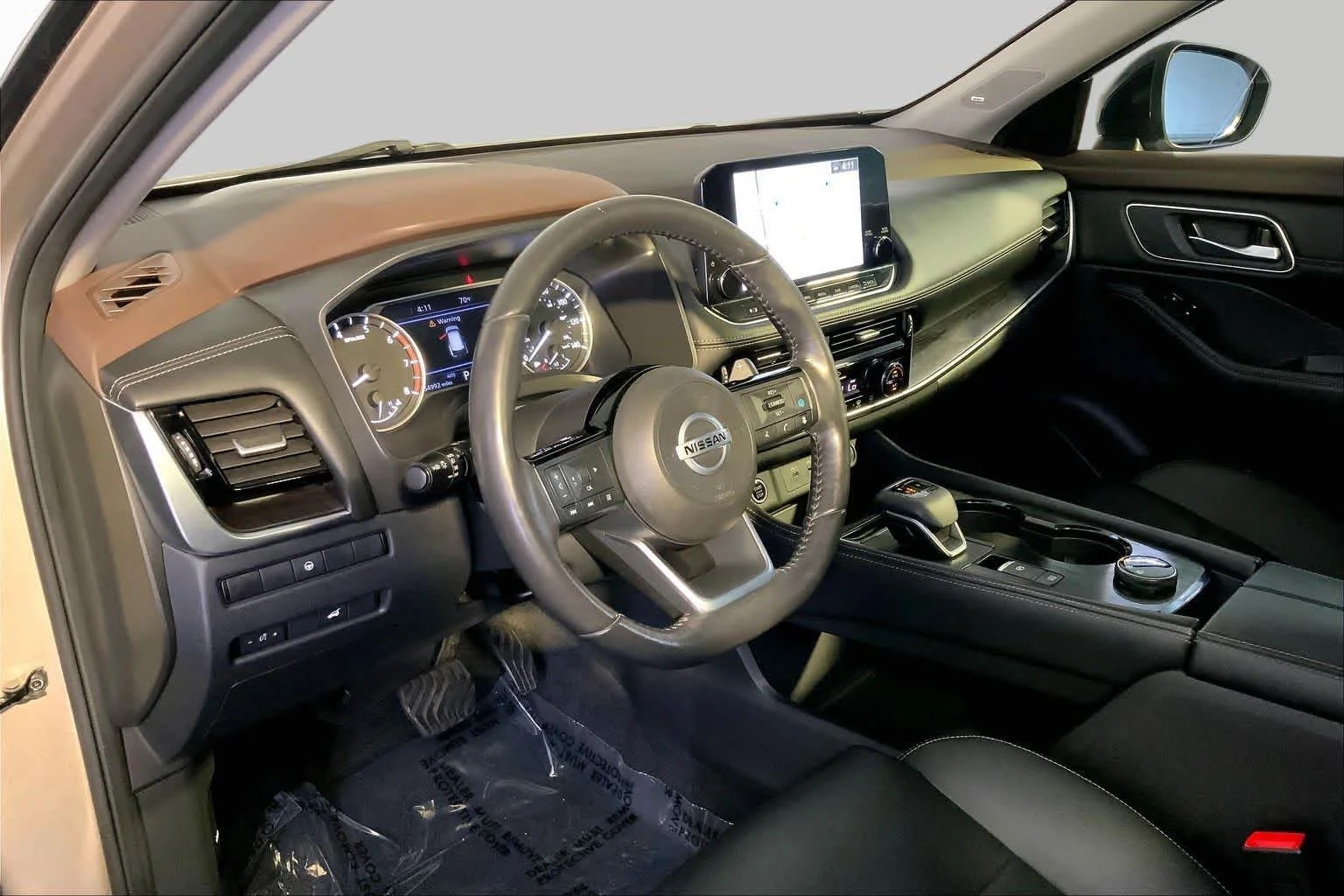 Used 2021 Champagne Silver Metallic/Super Black Nissan SL image 18