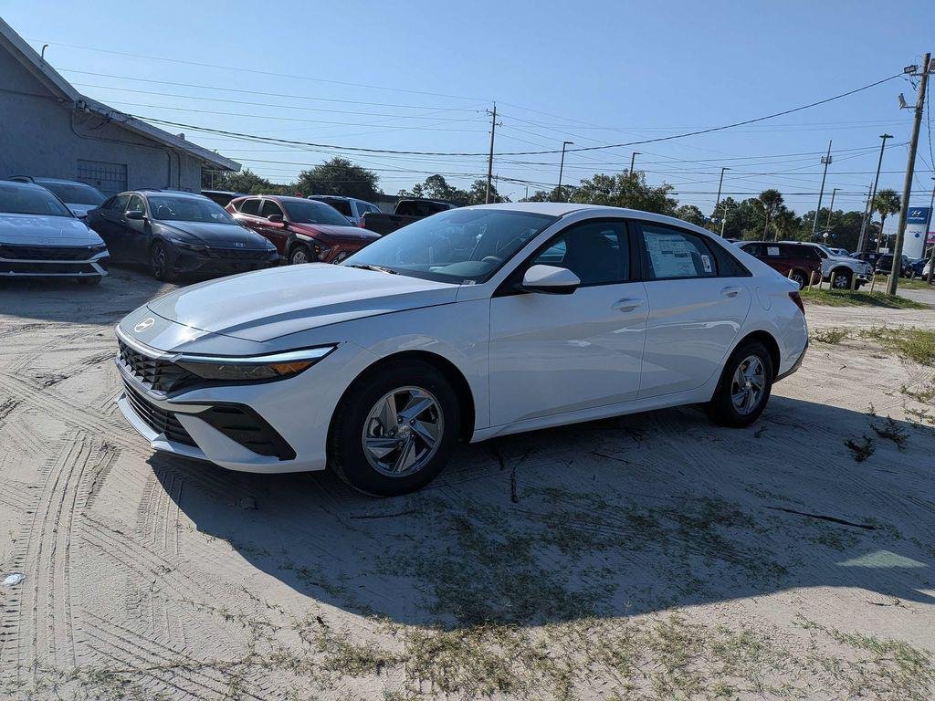 New 2026 White Hyundai SE image 7