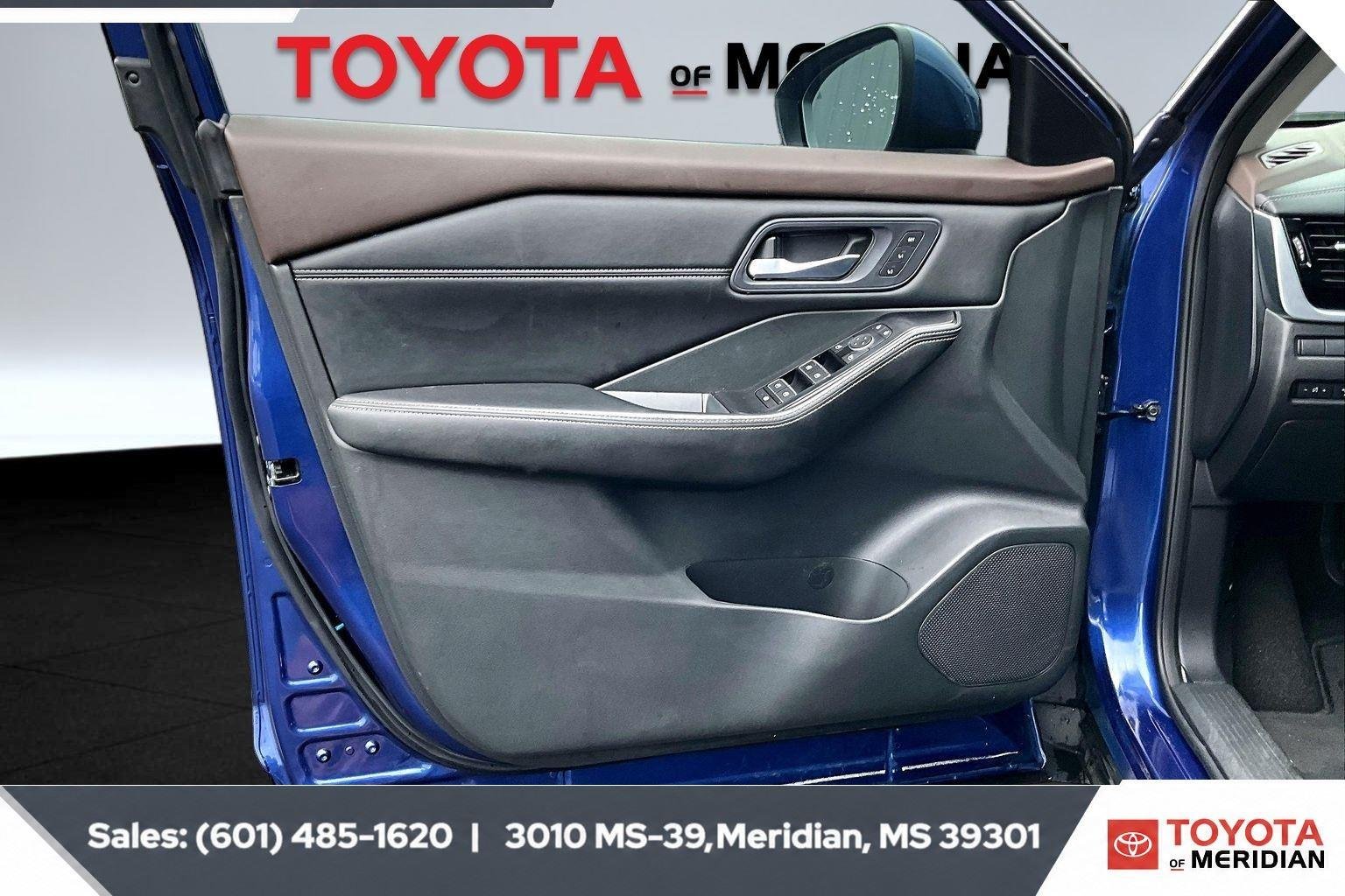 Used 2023 Caspian Blue Metallic Nissan SL image 17