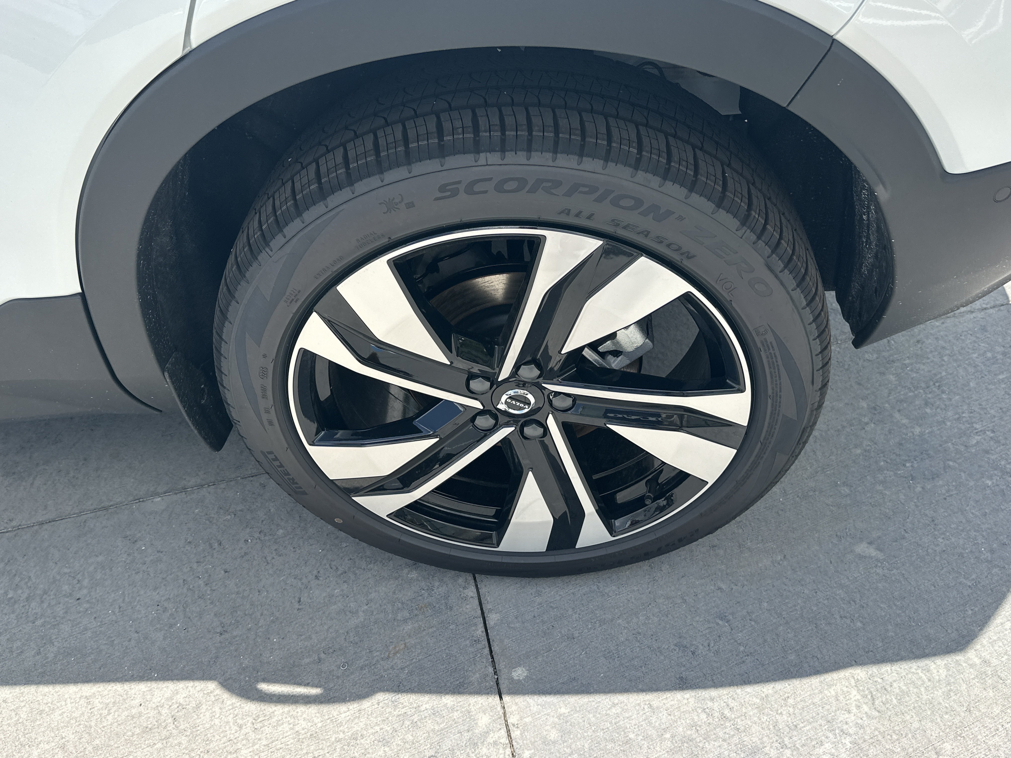 New 2026 Crystal White Volvo Ultra image 11