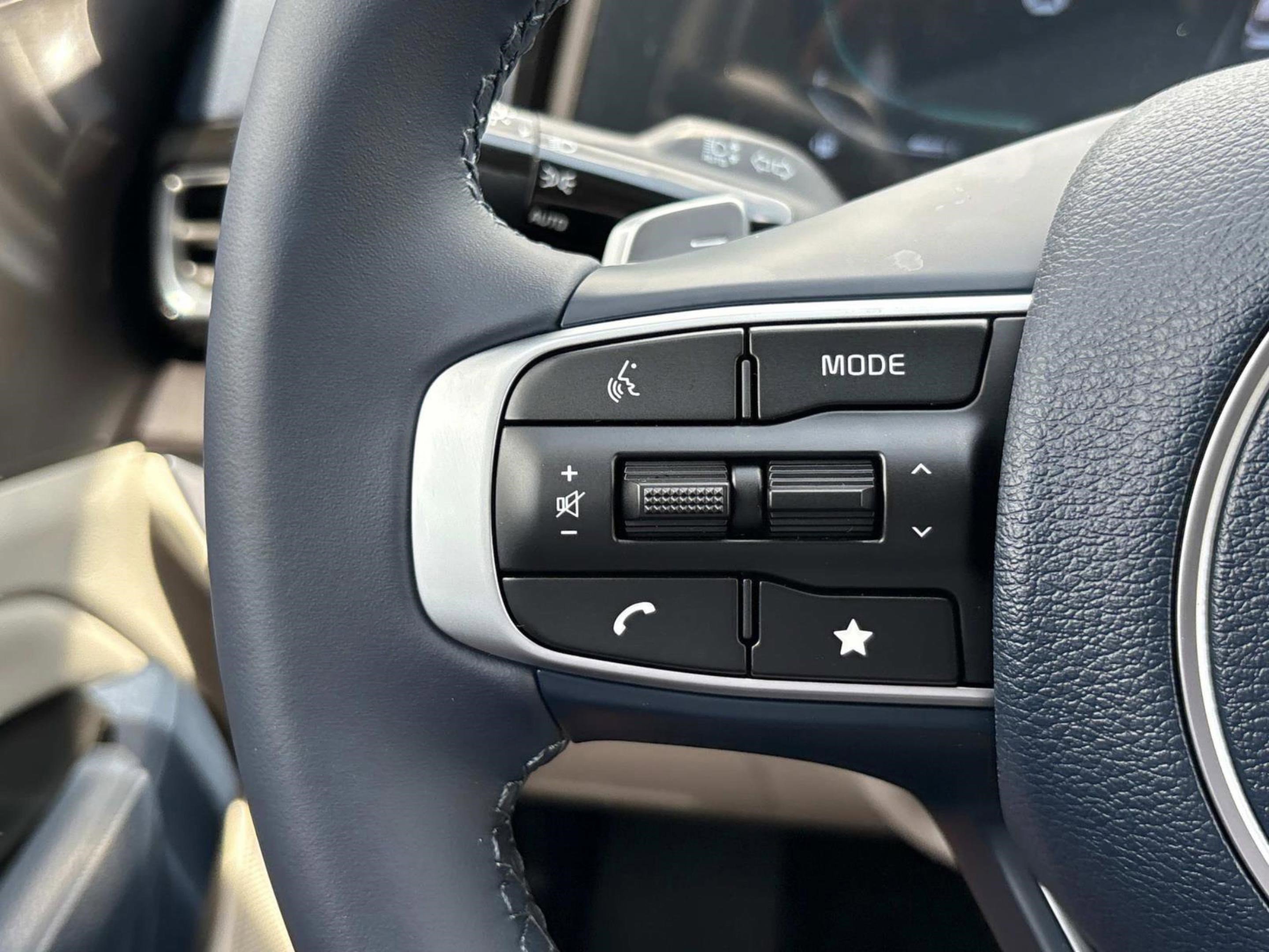 New 2025 Fusion Black Kia EX image 23