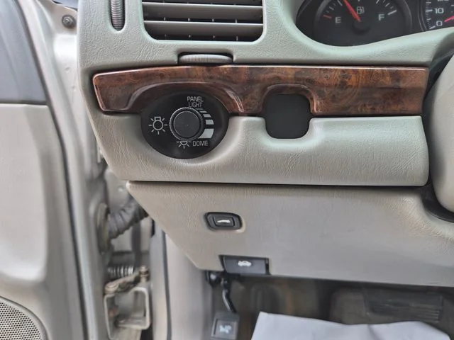 Used 2005 Silver Chevrolet Base image 17