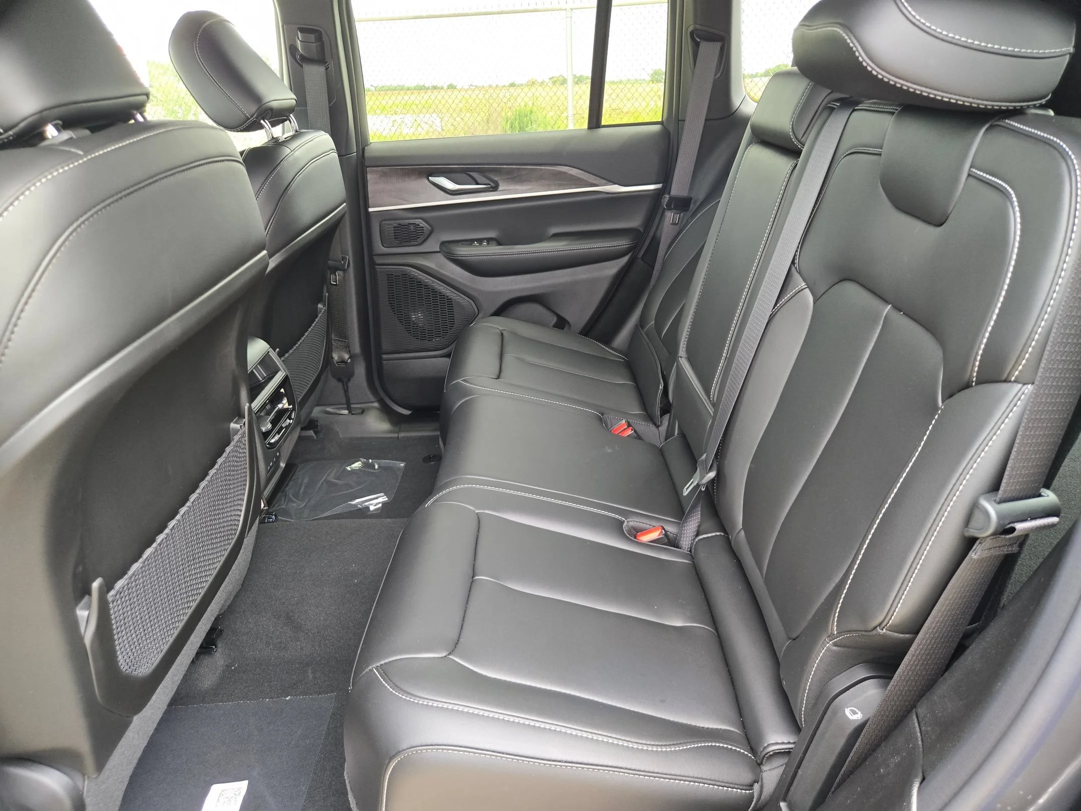 New 2026 Baltic Gray Metallic Clear-Coat Exterior Paint Jeep Limited image 13