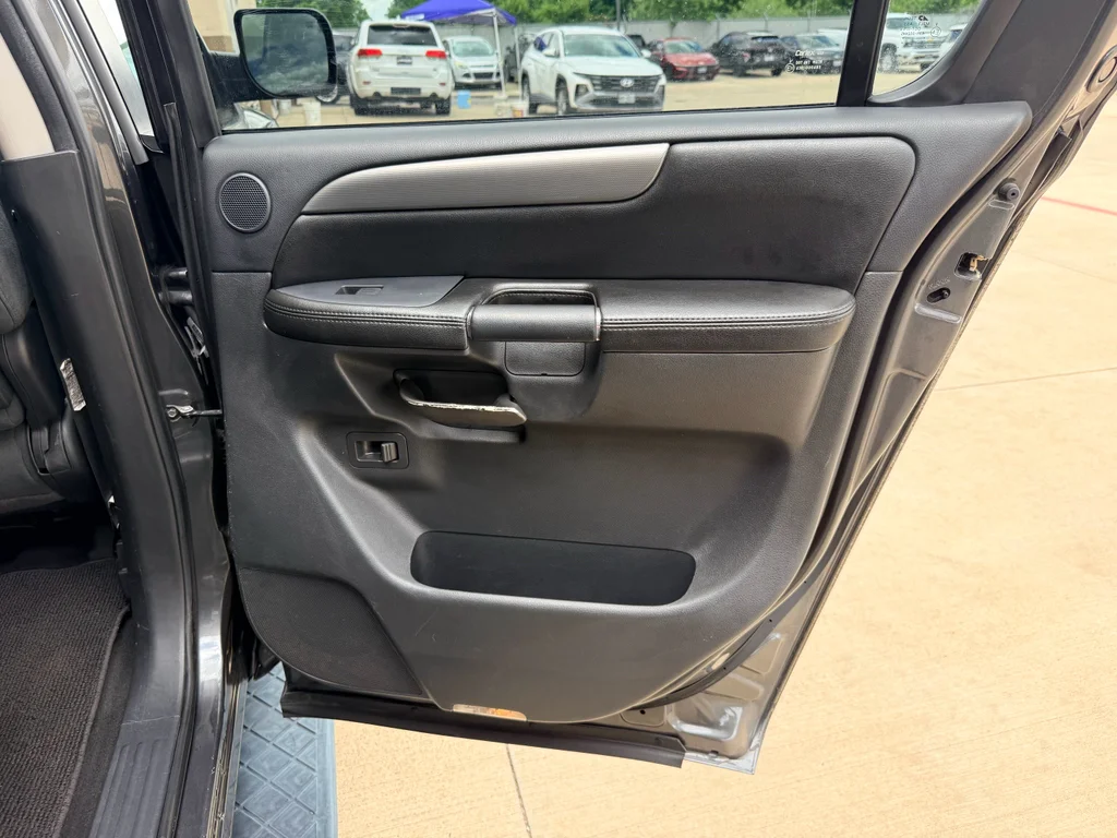Used 2010 Smoke Nissan SE image 26