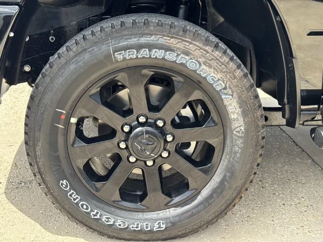 New 2027 Diamond Black Crystal Pearl-Coat Exterior Paint RAM Black Express image 10