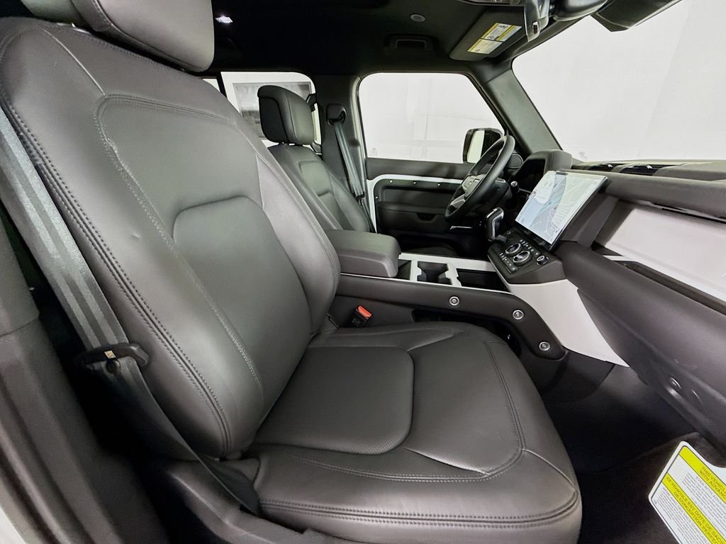 New 2026 Fuji White Land Rover X-Dynamic SE image 30