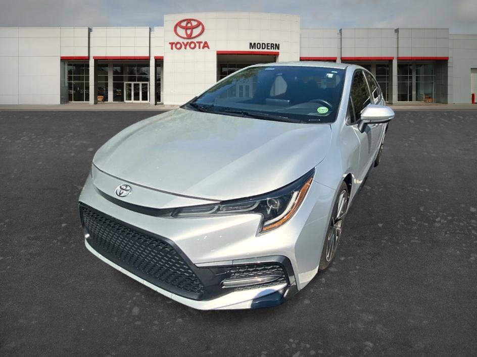 Used 2022 Classic Silver Metallic Toyota SE image 9