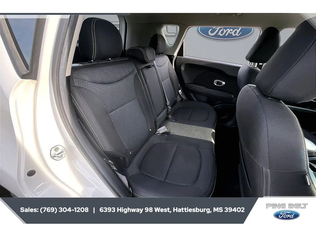 Used 2016 Clear White Kia + image 20
