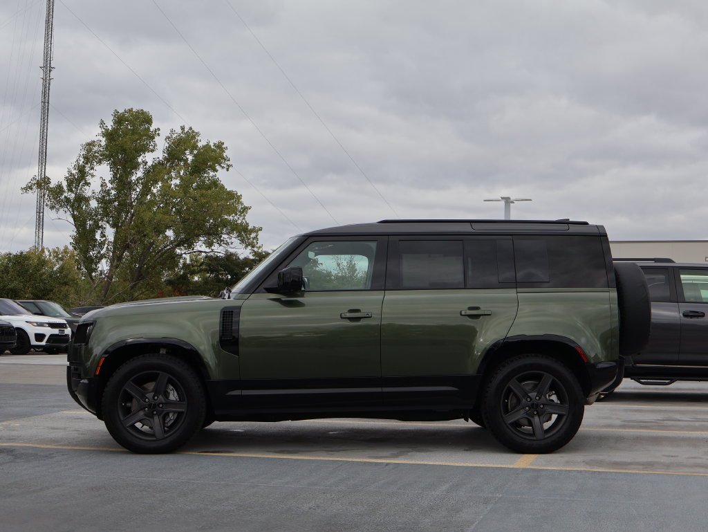 Used 2026 Woolstone Green Metallic Land Rover X-Dynamic SE image 4