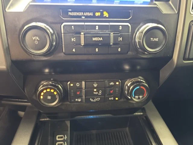 Used 2020 Agate Black Metallic Ford XLT image 25