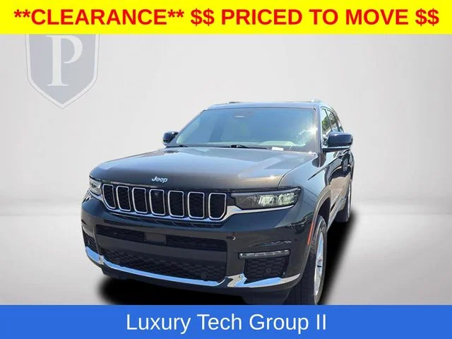 Used 2023  Jeep Limited image 13