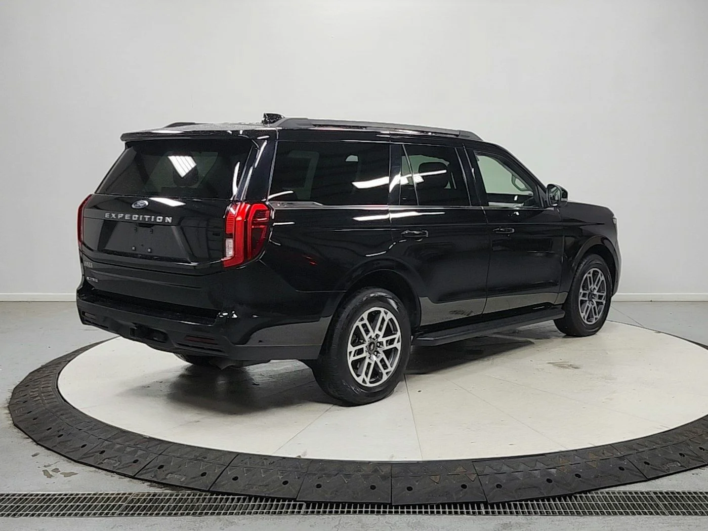 Used 2025 Black Ford Active image 8