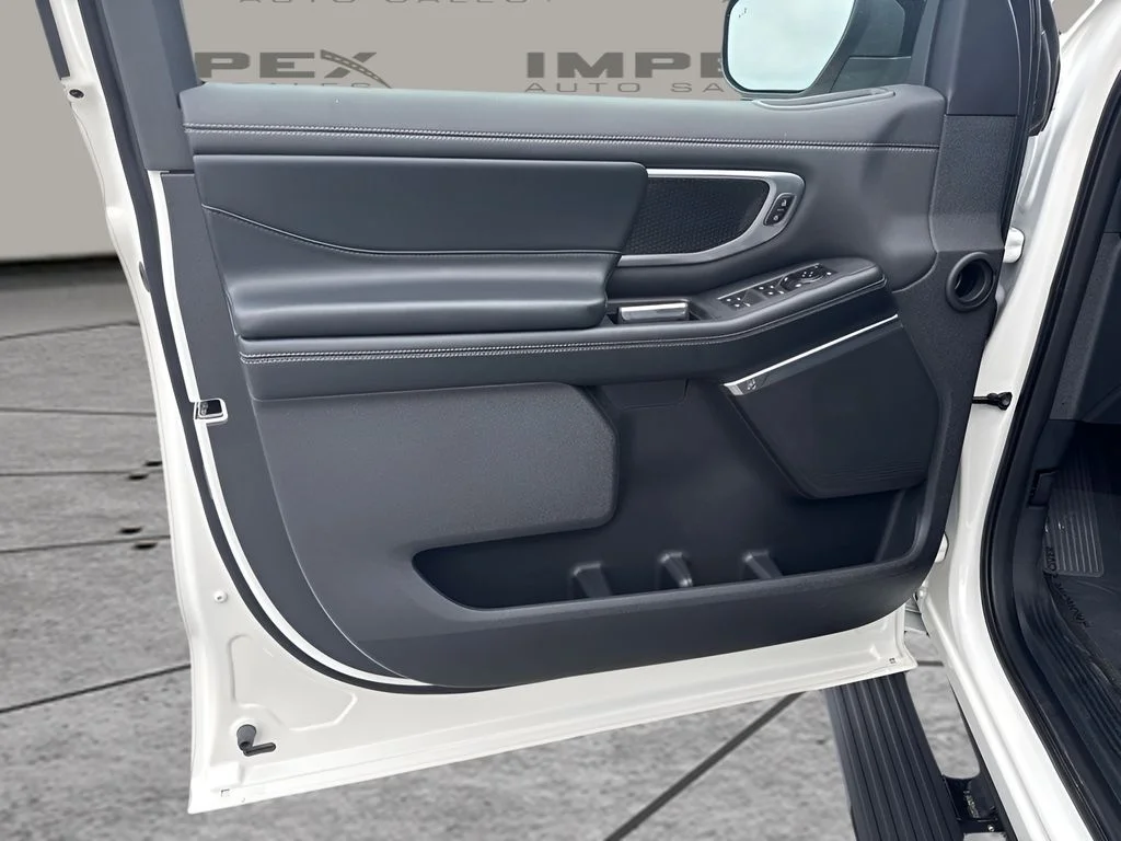 Used 2025 White Ford Platinum image 28