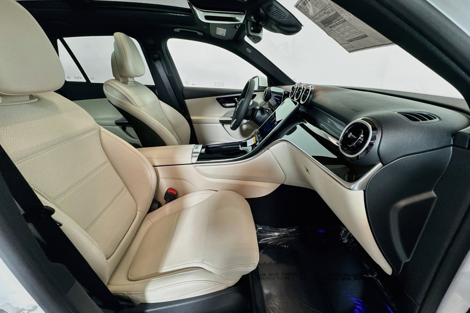 New 2026 Polar White Mercedes-Benz GLC 300 image 26