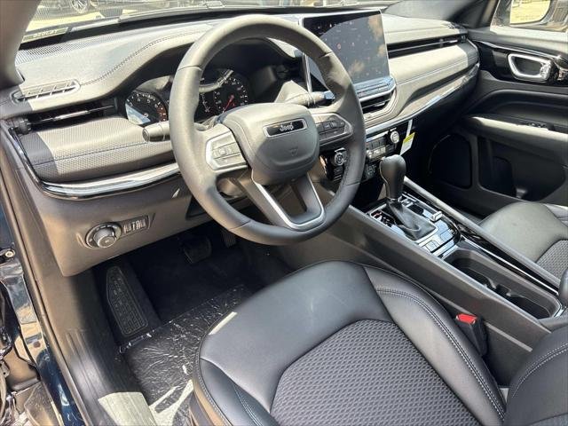 New 2026 Fathom Blue Pearl-Coat Exterior Paint Jeep Latitude image 9