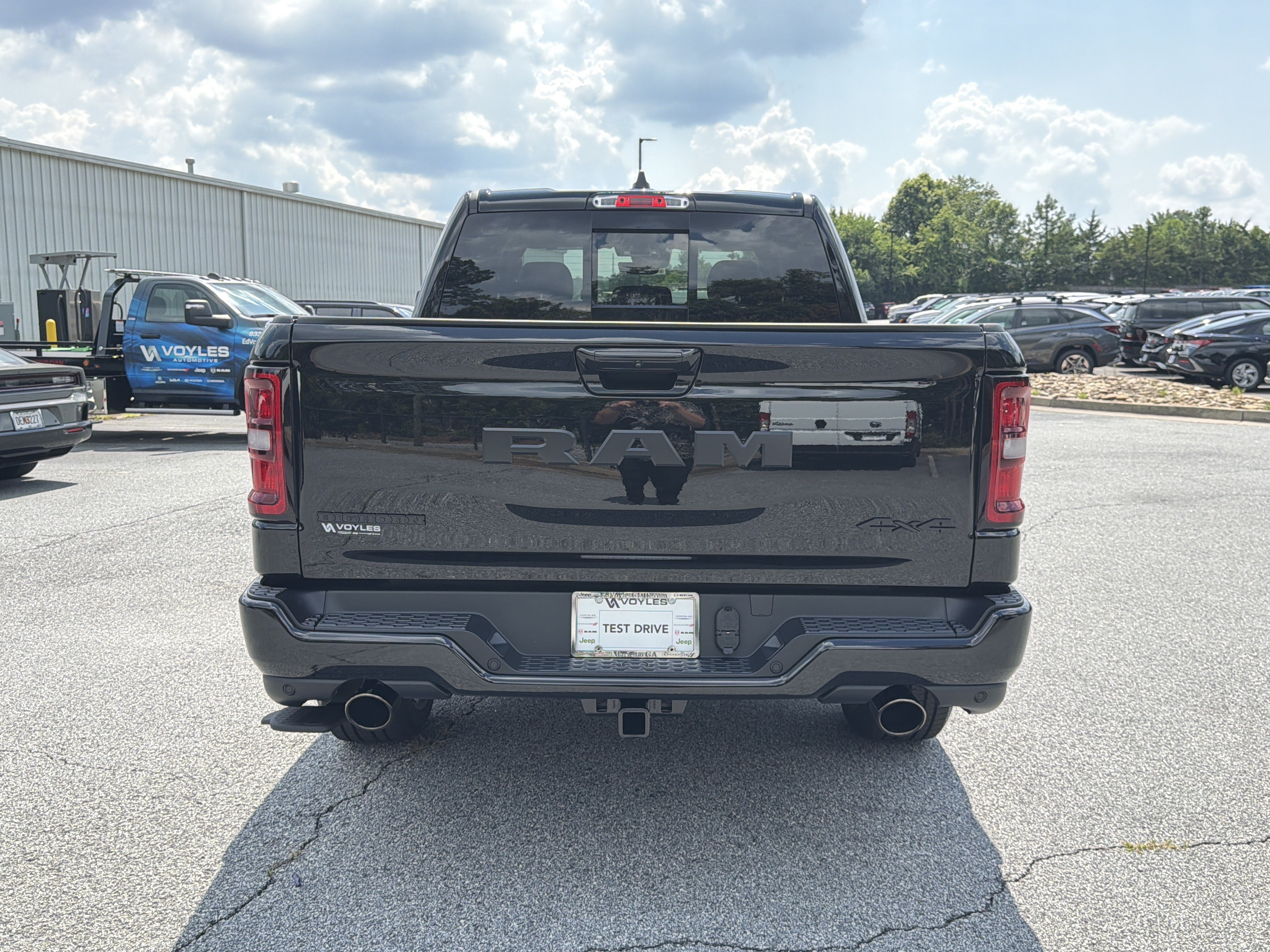 New 2026 Diamond Black Crystal Pearl-Coat Exterior Paint RAM Big Horn/Lone Star image 7