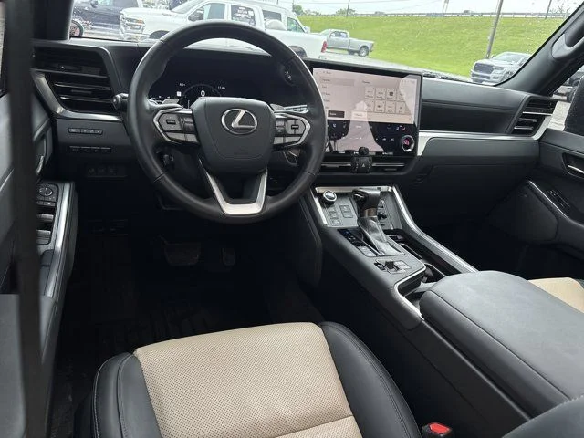 Used 2024  Lexus 550 Overtrail+ image 18