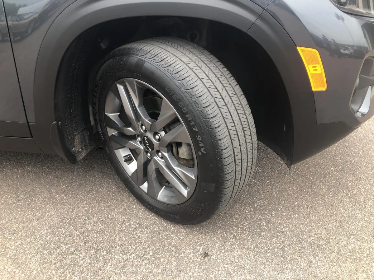 Used 2022 Grey Kia EX AWD image 9
