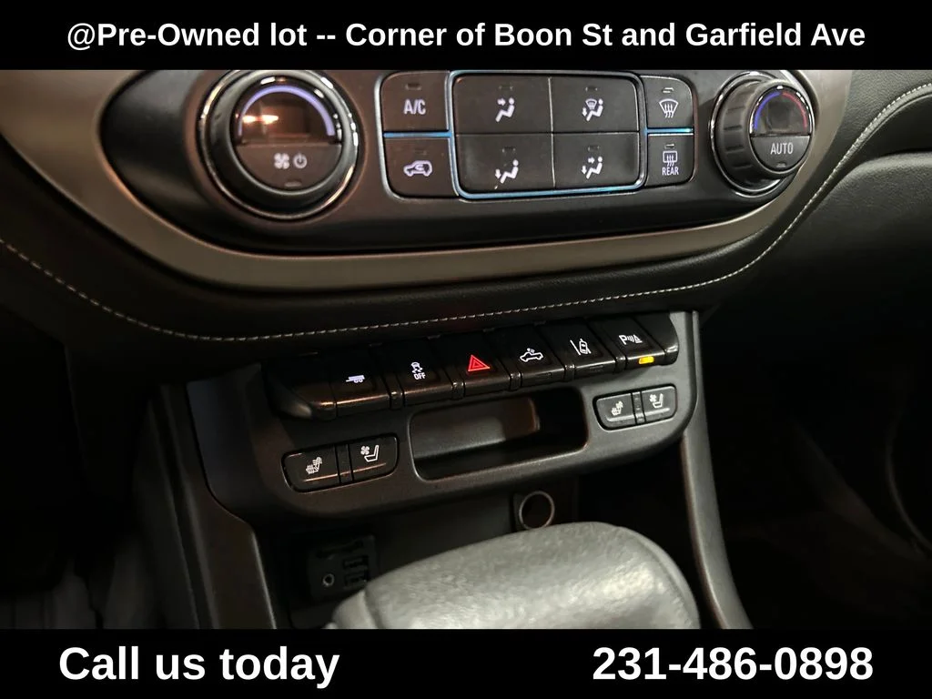 Used 2021 White GMC Denali image 19