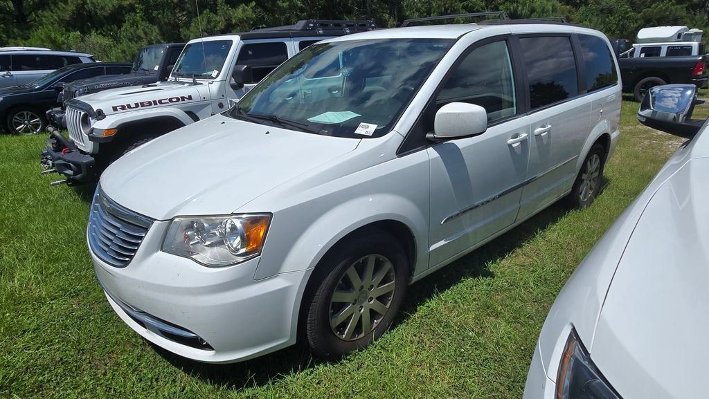 2016 Chrysler Town & Country Touring's photo