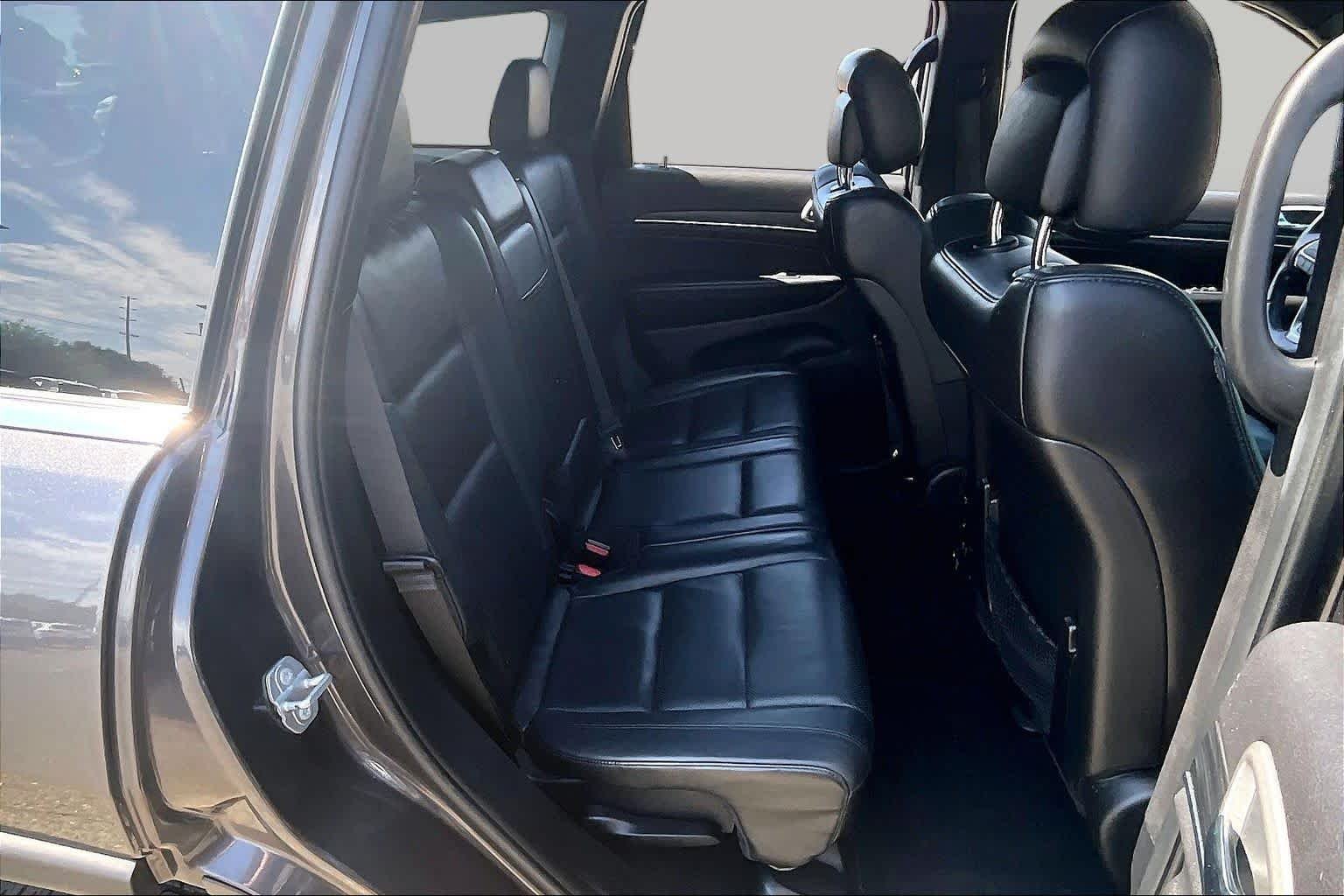 Used 2020 Granite Crystal Metallic Clearcoat Jeep Limited image 19