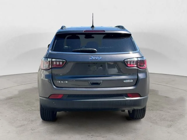 Used 2024 Granite Crystal Gray Metallic Jeep Latitude image 4