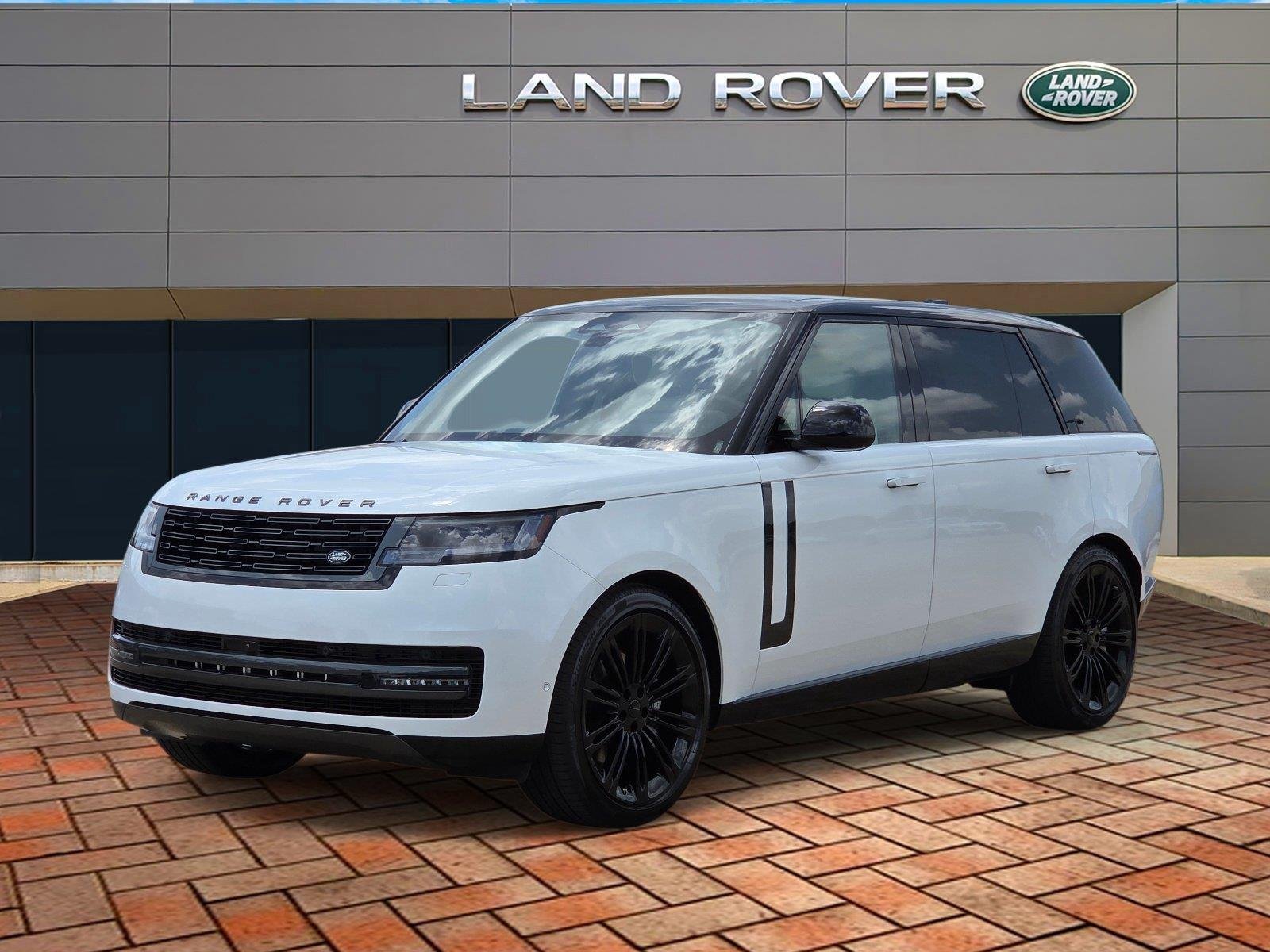 New 2026 Ostuni Pearl White LAND ROVER SE 7 Seats image 3