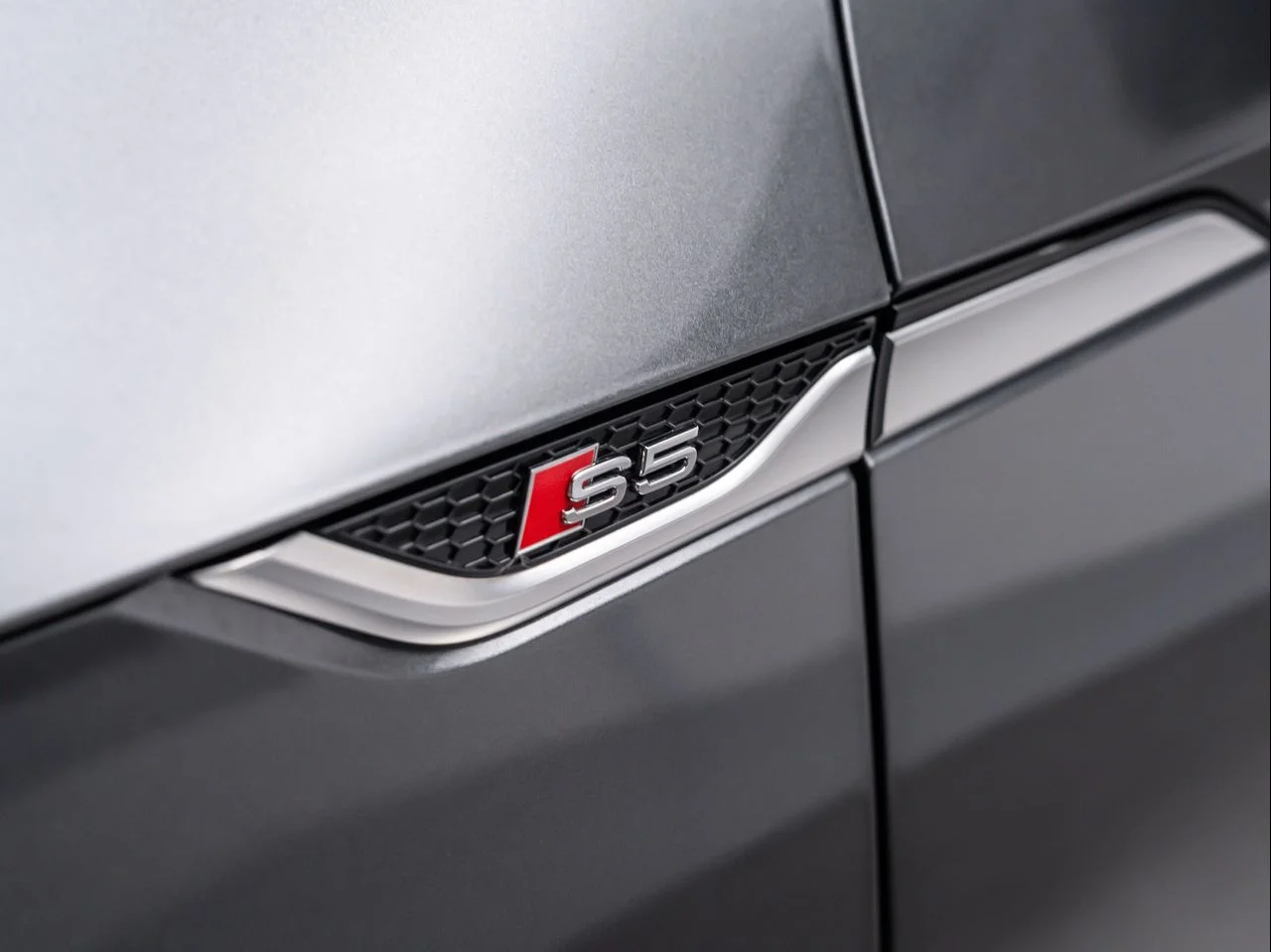 Used 2024 DAYTONA GRAY PEARL EFFECT Audi Premium Plus TFSI quattro Tiptronic image 22