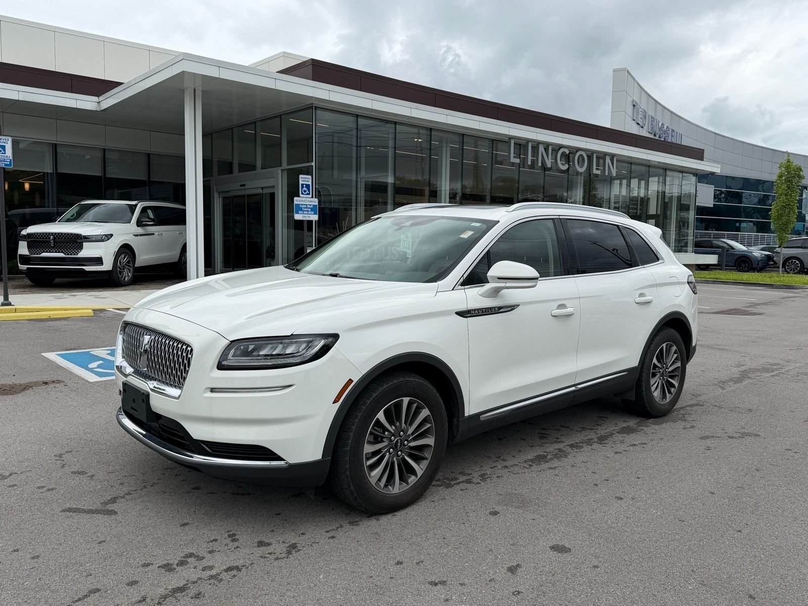 2023 Lincoln Nautilus Reserve FWD's photo