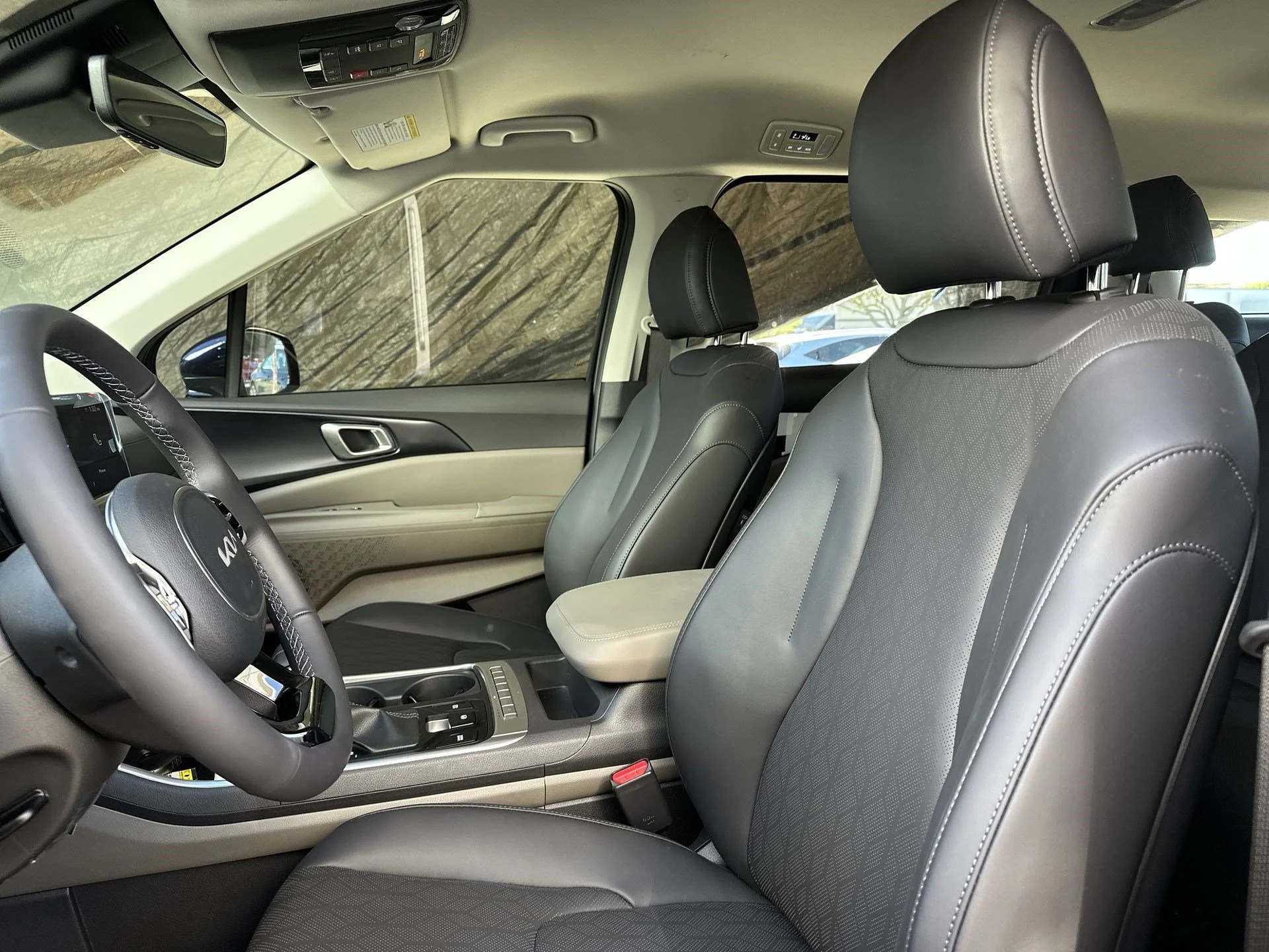 New 2026 Snow White Pearl Kia LXS image 15