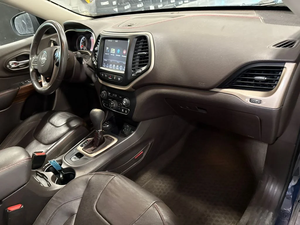 Used 2015 Blue Jeep Trailhawk image 15