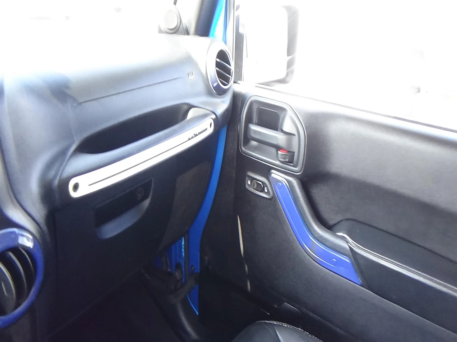 Used 2014 Hydro Blue Pearl Coat Jeep Polar Edition image 21