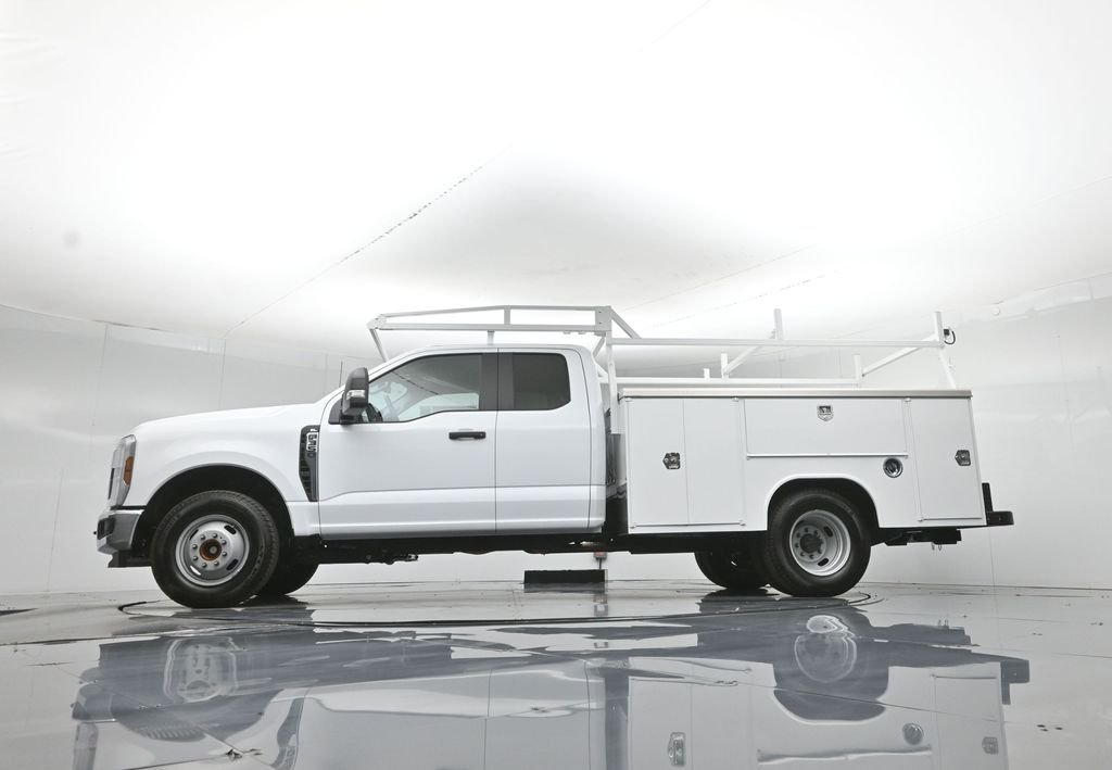 New 2026 Oxford White Ford XL image 7