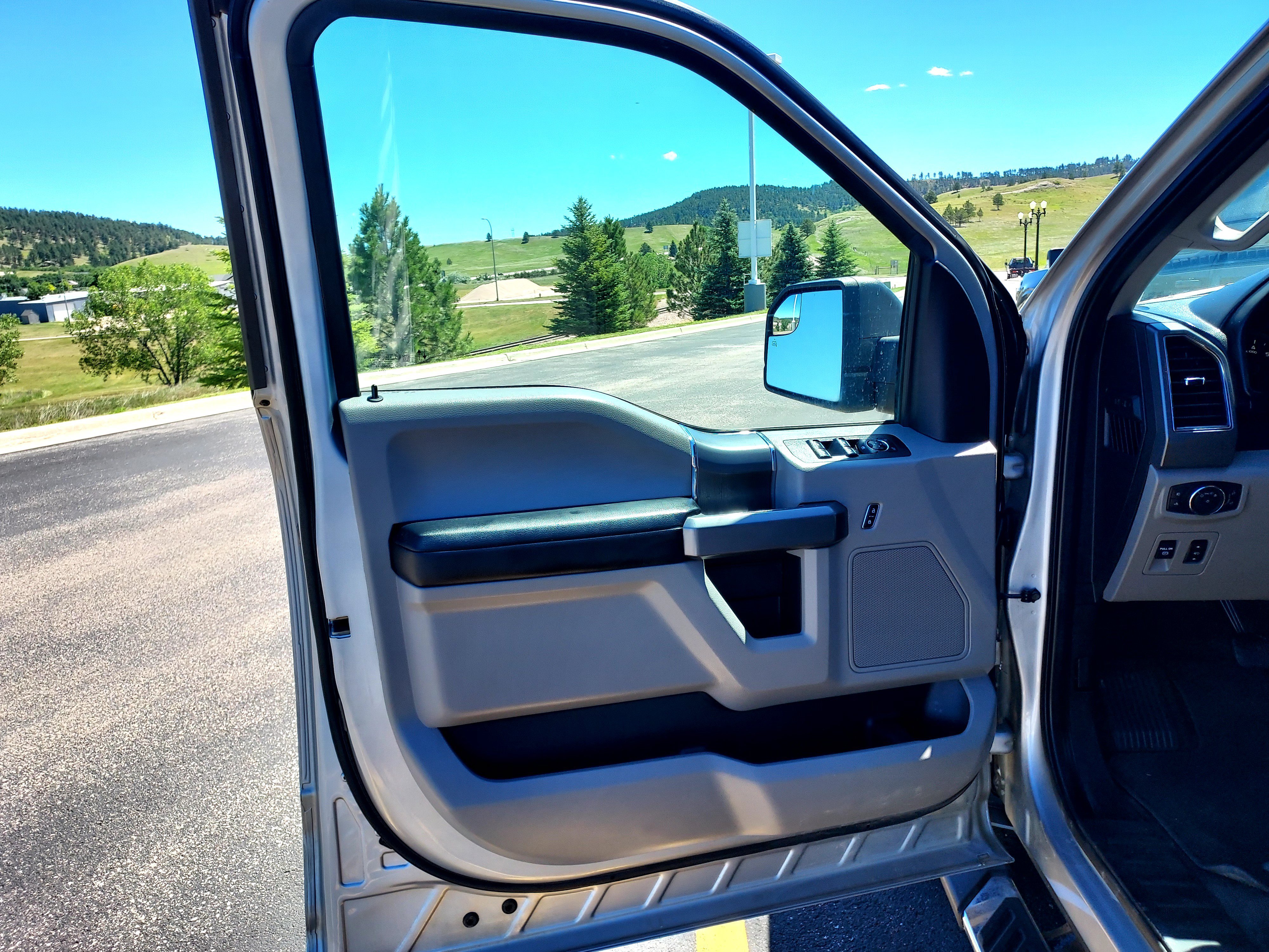 Used 2020 Silver Ford XLT image 12