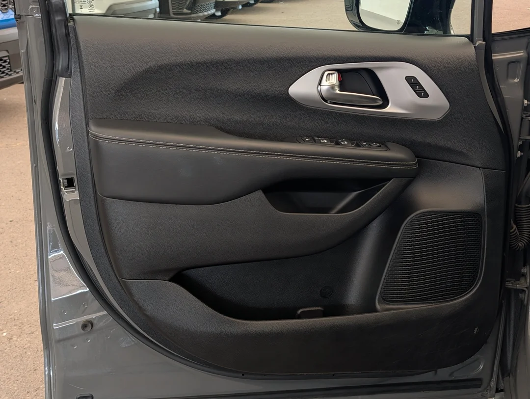 Used 2025 Grey Chrysler Limited - - FWD - Nappa Leather - Full Sunroof - Blind Spot & More! image 12