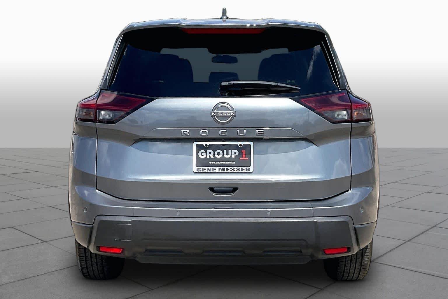 Used 2025 Gun Metallic Nissan SV image 5