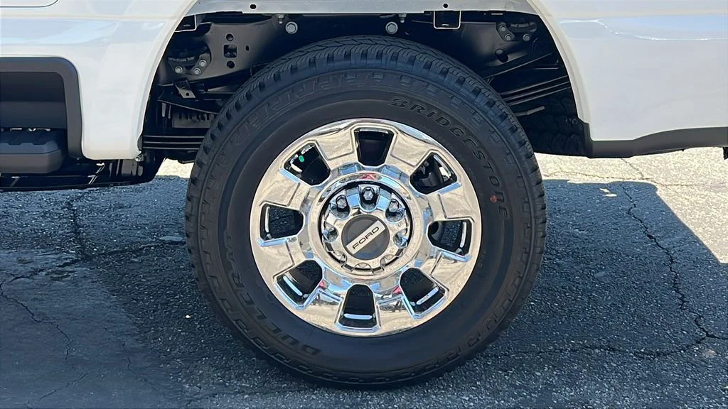 New 2026 Star White Metallic Tri-Coat Ford F-250® Lariat® image 7
