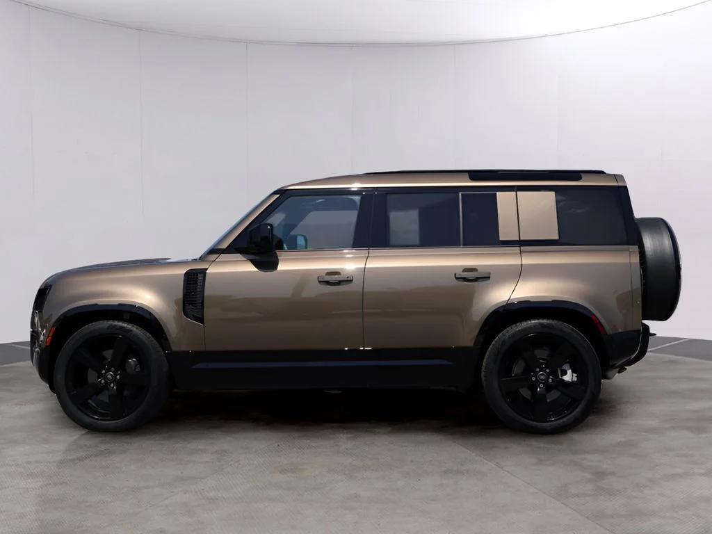 Certified Used 2025 Gondwana Stone Metallic Land Rover X-Dynamic SE image 4