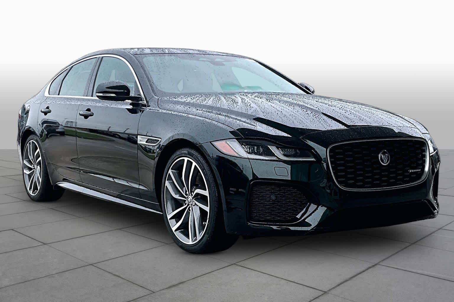 Used 2024 Santorini Black Metallic Jaguar R-Dynamic SE image 3