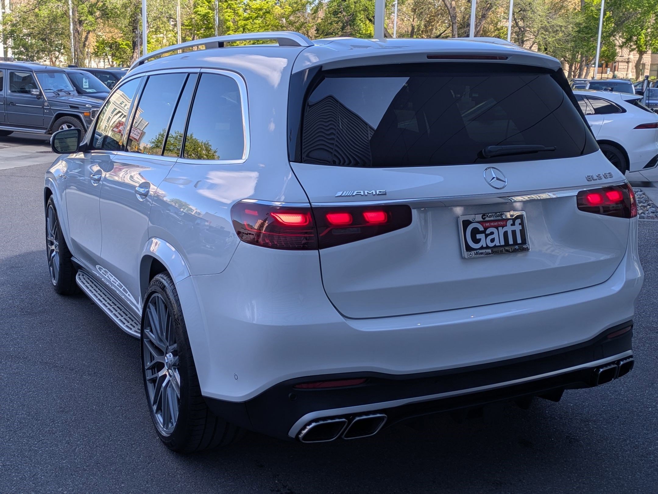 New 2026 MANUFAKTUR Moonlight White Metallic Mercedes-Benz AMG® GLS 63 image 5