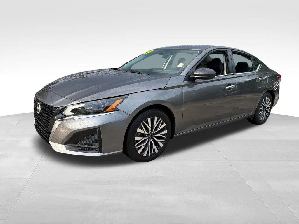 Used 2024 Gray Nissan 2.5 SV image 3