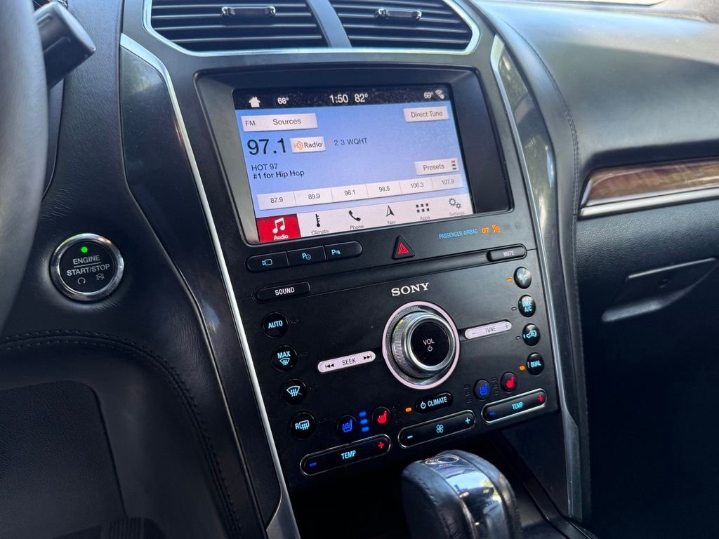 Used 2019 White Platinum Clearcoat Metallic Ford Platinum image 18