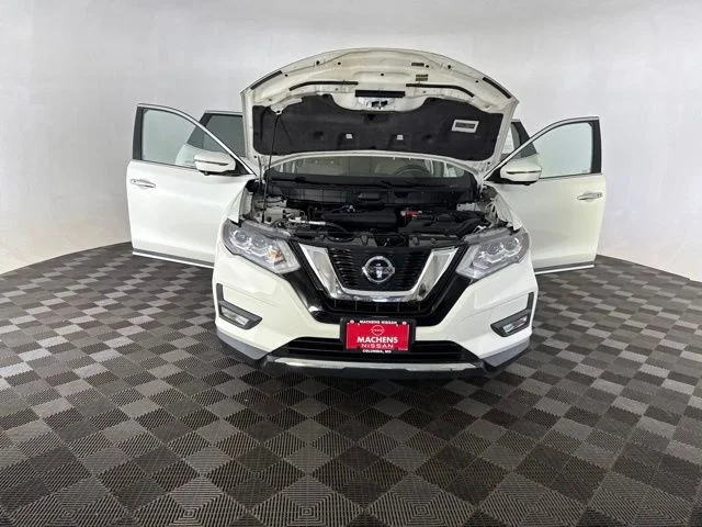 Used 2020 White Nissan SL image 11