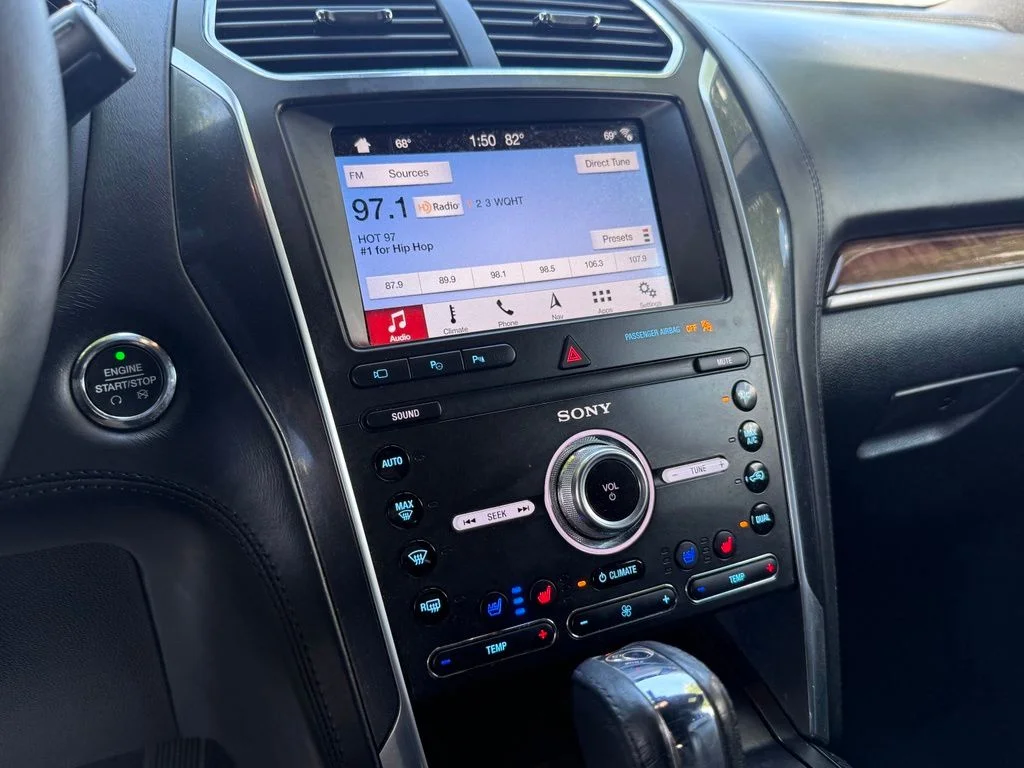 Used 2019 White Ford Platinum image 18
