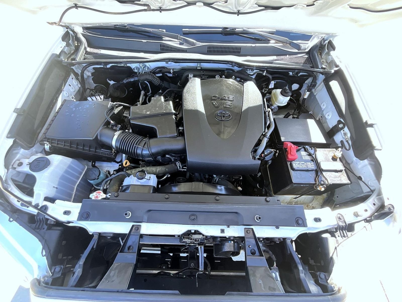 Used 2022 White Toyota SR5 image 27
