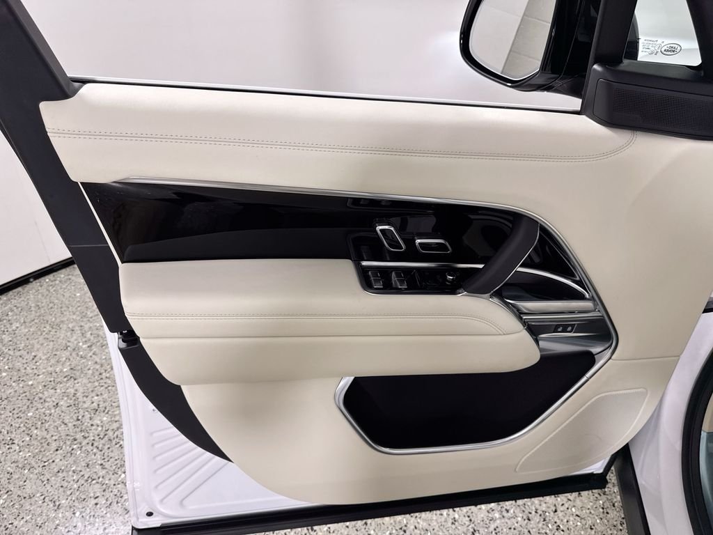 New 2026 OSTUNI PRL WHT Land Rover SE LWB image 13