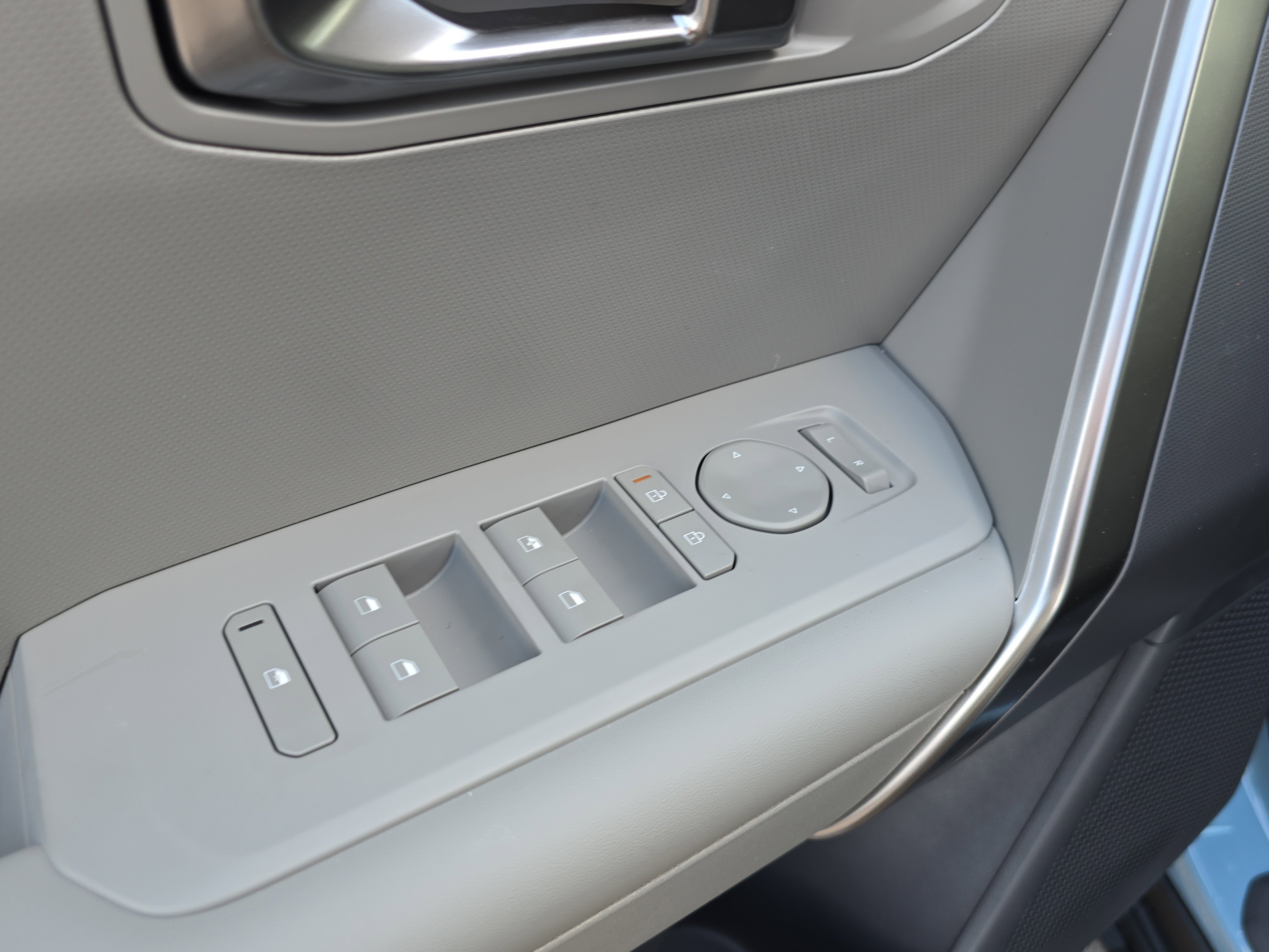 New 2027 Frost Blue / Black Roof Kia S image 19