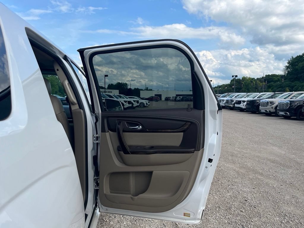 Used 2016 WHITE FROST TRICOAT GMC Denali image 35